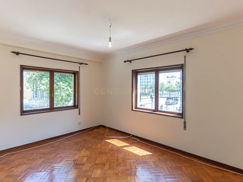 Andar Moradia T5 – Antas, Avenida Fernão de Magalhães – Porto - Image 30