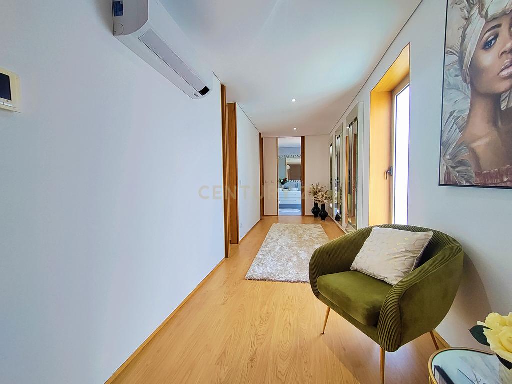 Moradia T4 Moderna com Piscina e Jardim – Touguinha - Image 28