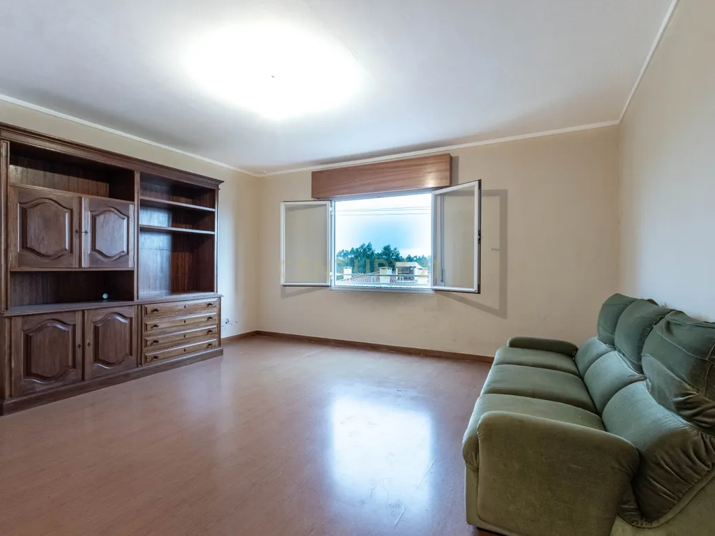 Conforto e Funcionalidade: T2 com Garagem em Ermesinde - Image 12