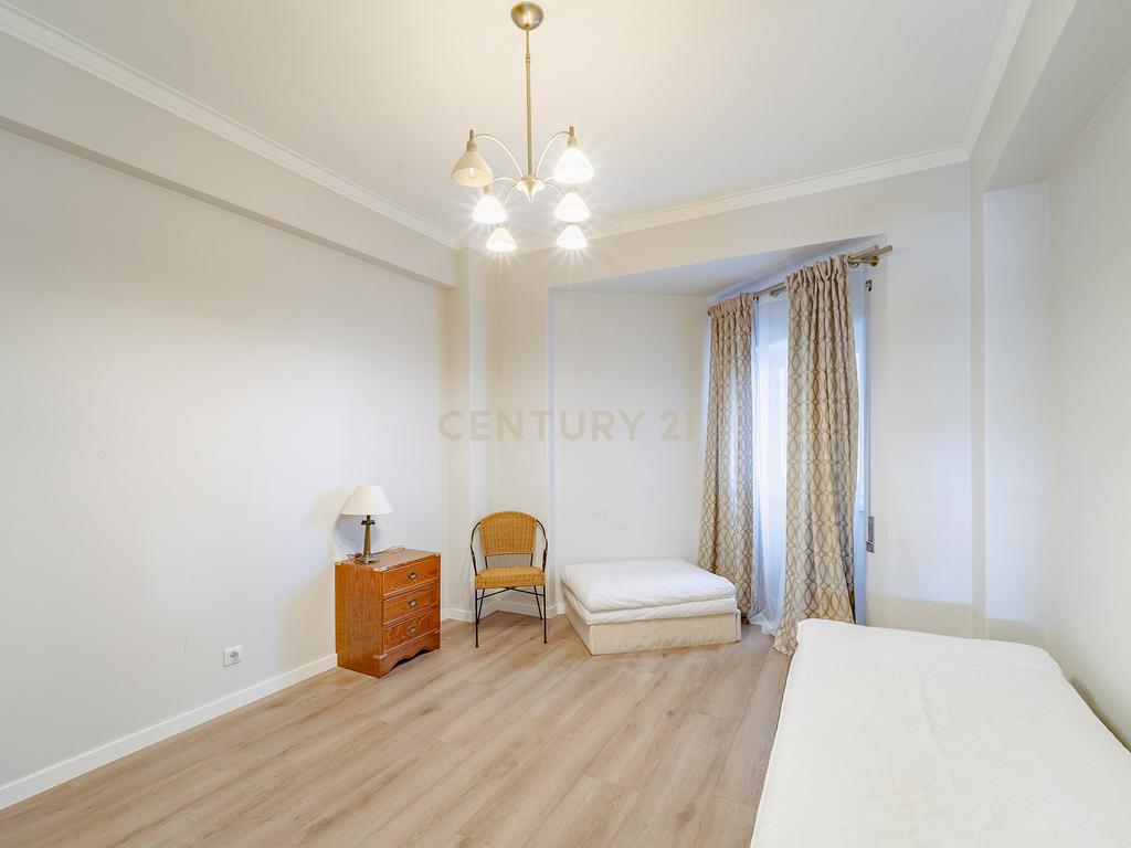 T2 Remodelado e Equipado para Arrendamento – Laranjeiro, Almada - Image 16