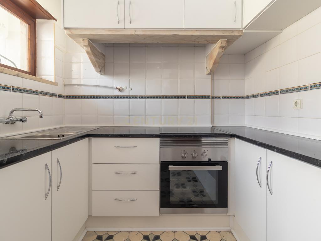 Apartamento T2 para arrendamento no centro da Costa da Caparica - Image 16