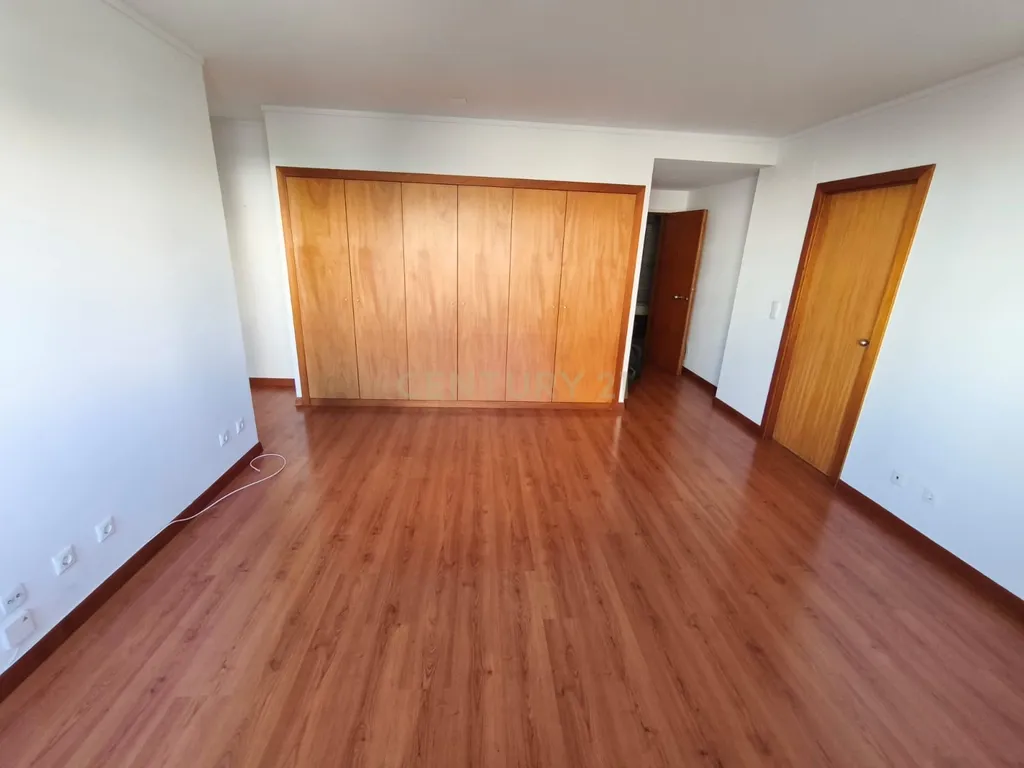 T1 com Garagem e Arrecadação no Condomínio São Gonçalo – Alta de Lisboa - Image 5