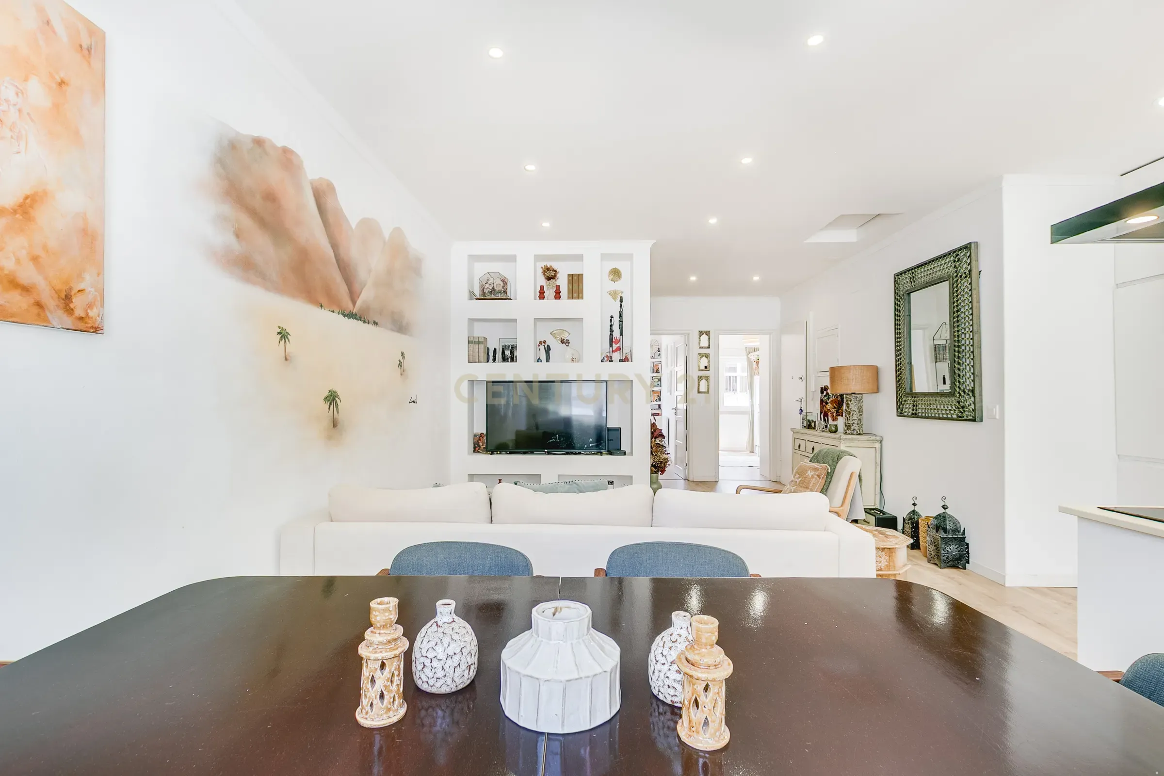 Apartamento T2 Remodelado com Varanda em Campo de Ourique, junto ao Jardim da Estrela - Image 2