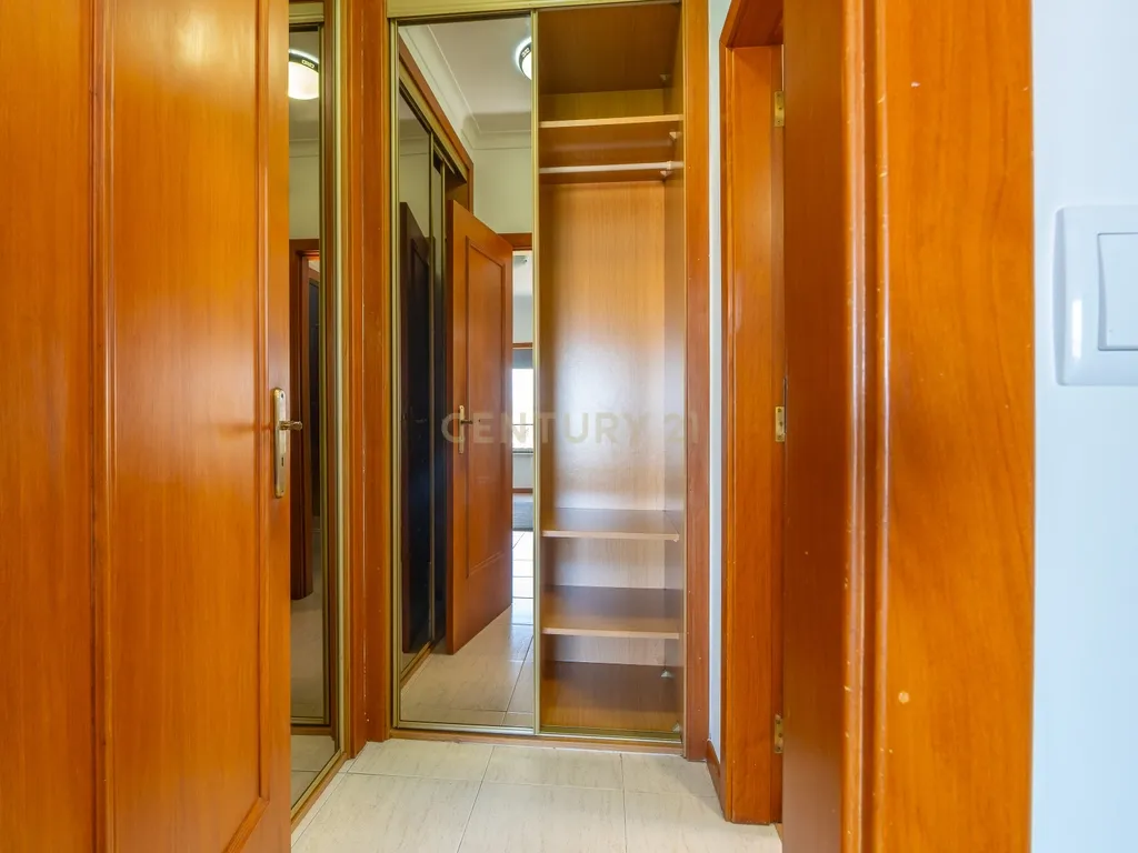 Apartamento T1 para Arrendamento em Rio de Mouro – Mobilado, Equipado e a 2 Minutos do Alegro Sintra - Image 17