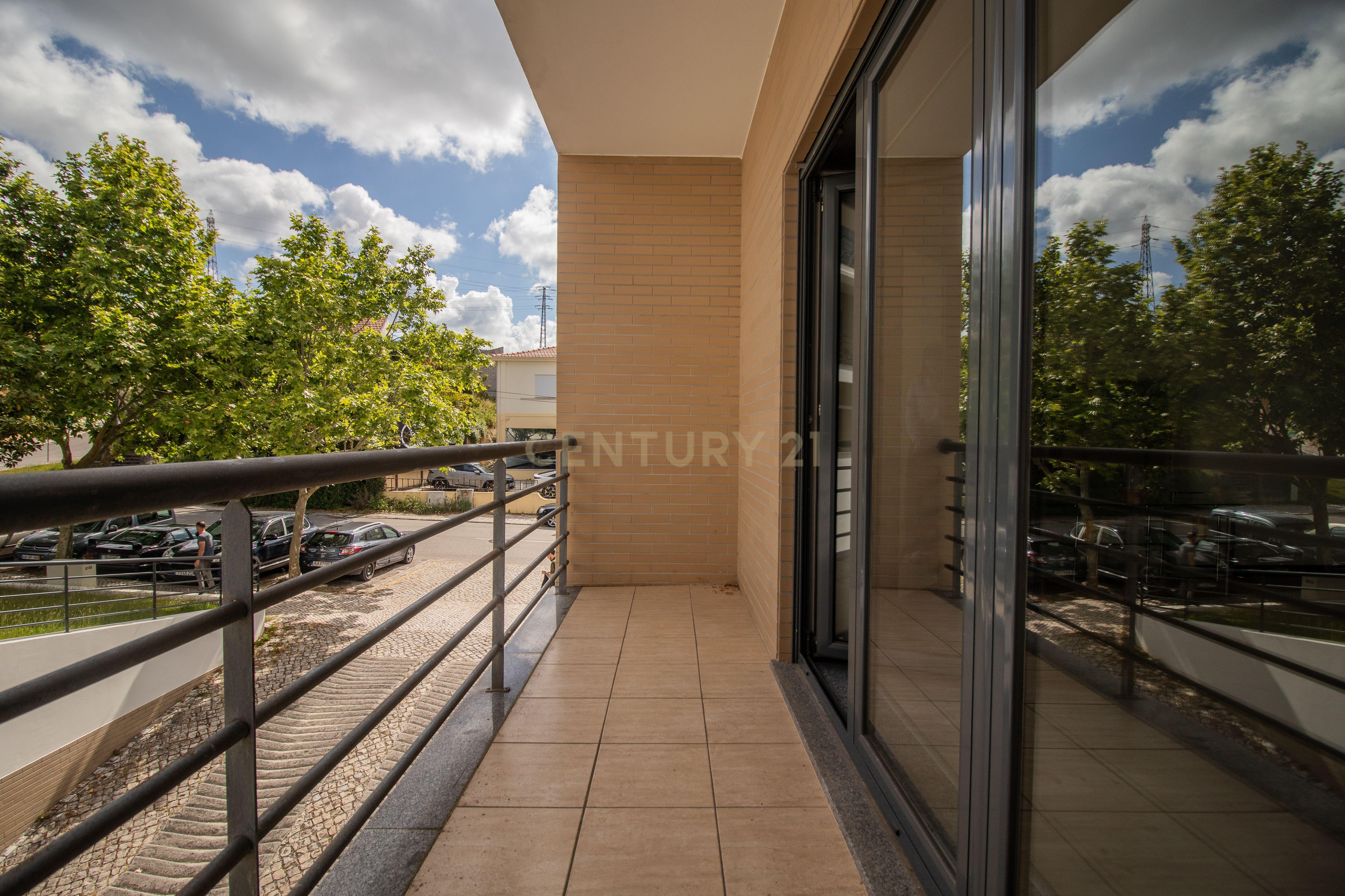 Fotografia 11 de Apartamento T3 c/ 2 Varandas, Garagem Dupla e Terraço com Sala de Eventos