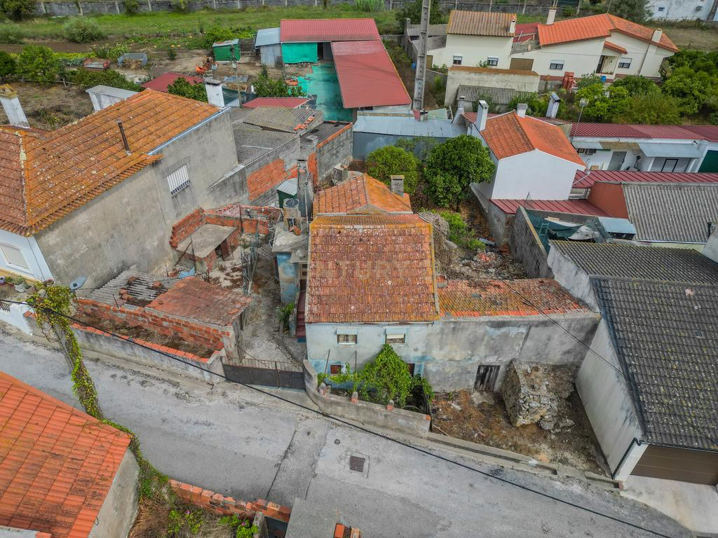 Moradia para recuperar com 250 m² em Vila Verde – Figueira da Foz - Image 47