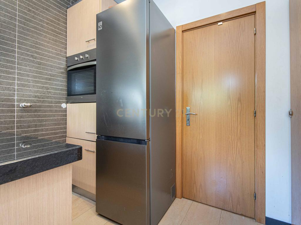 Apartamento T4 luminoso em Alvalade que combina estilo e localização premium - Image 20