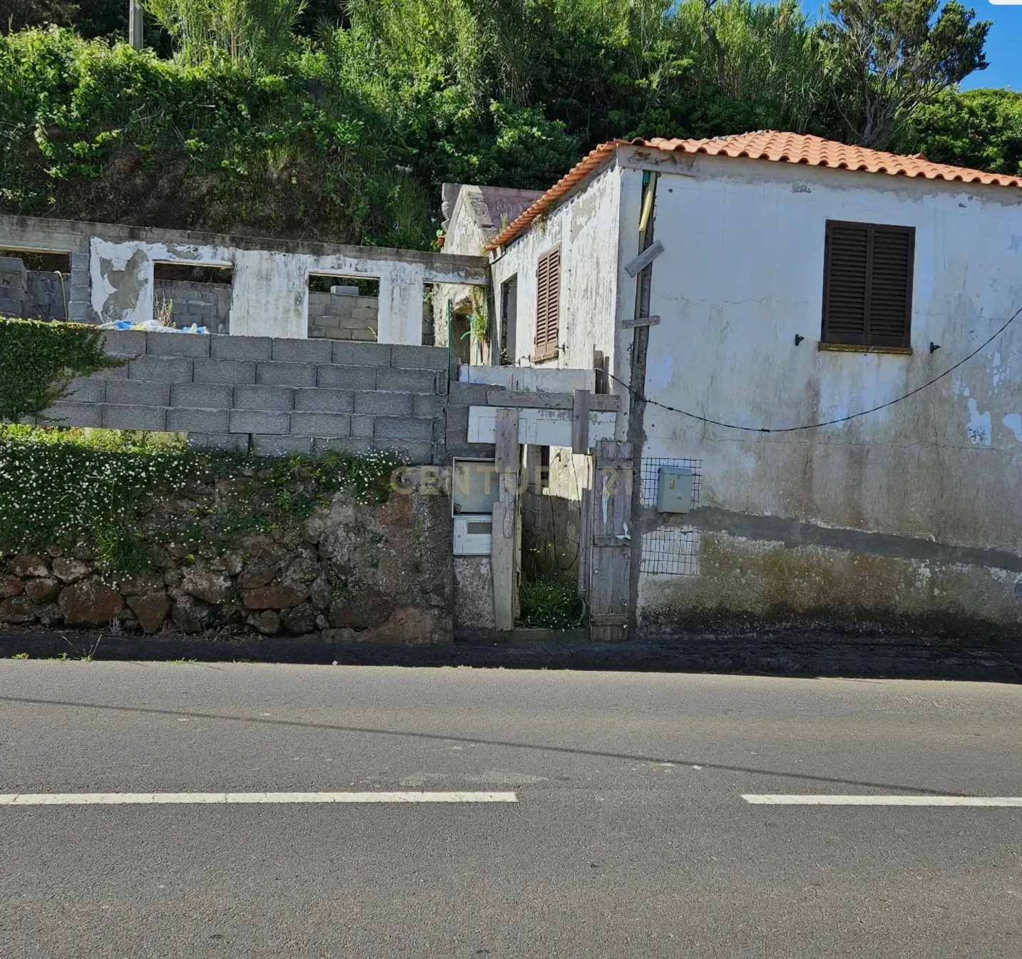 Casa Antiga para Recuperação em Quatro Ribeiras - 51.000€ - Image 6