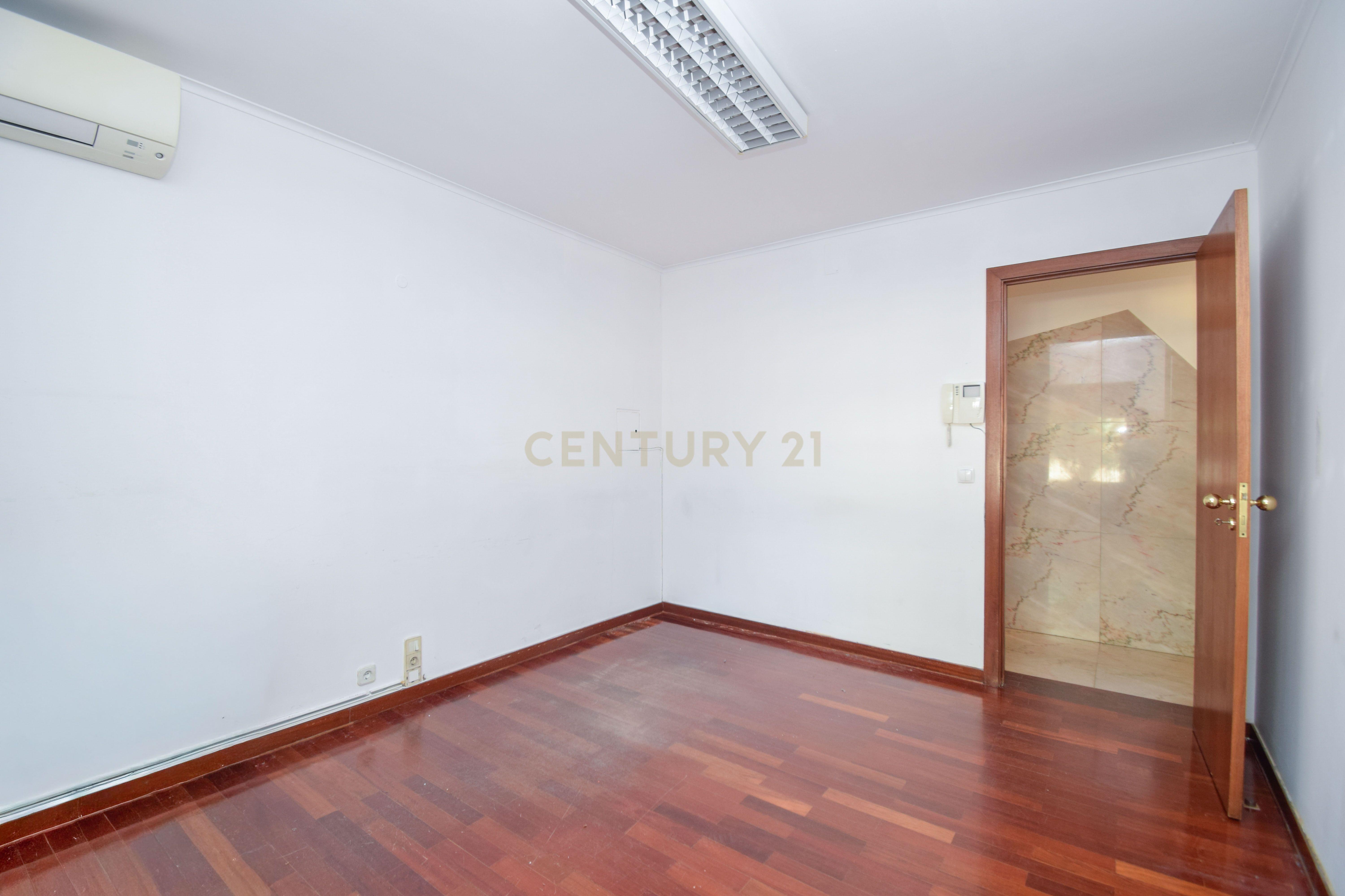 Fotografia 8 de Avenidas Novas | 162 m² | Potencial de conversão | 2 lugares de garagem