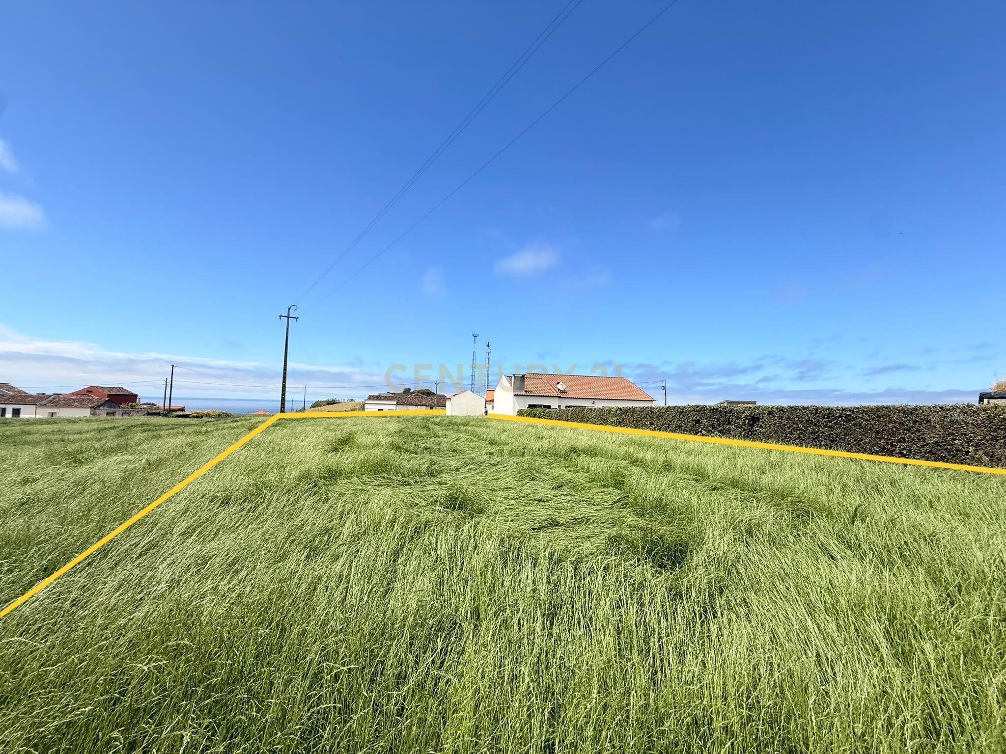Fotografia 10 de Oportunidade de Investimento | Terreno com Garagem e Grande Potencial