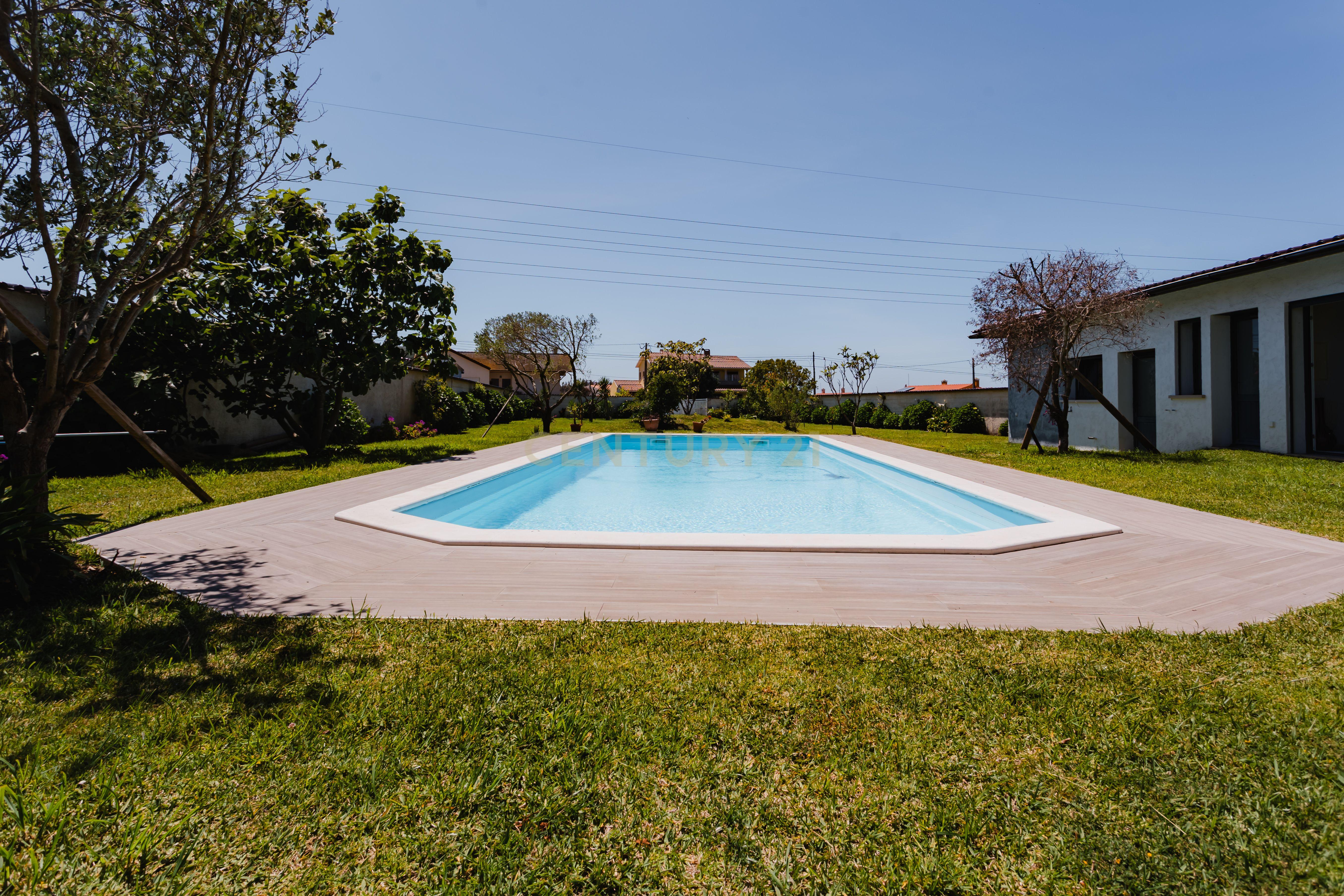 Fotografia 3 de Moradia com Piscina, Terreno e Anexos a 2 Km da praia
