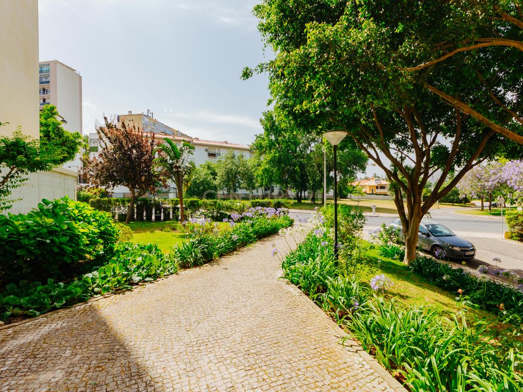 T2 Olivais lisboa com garagem - Image 36