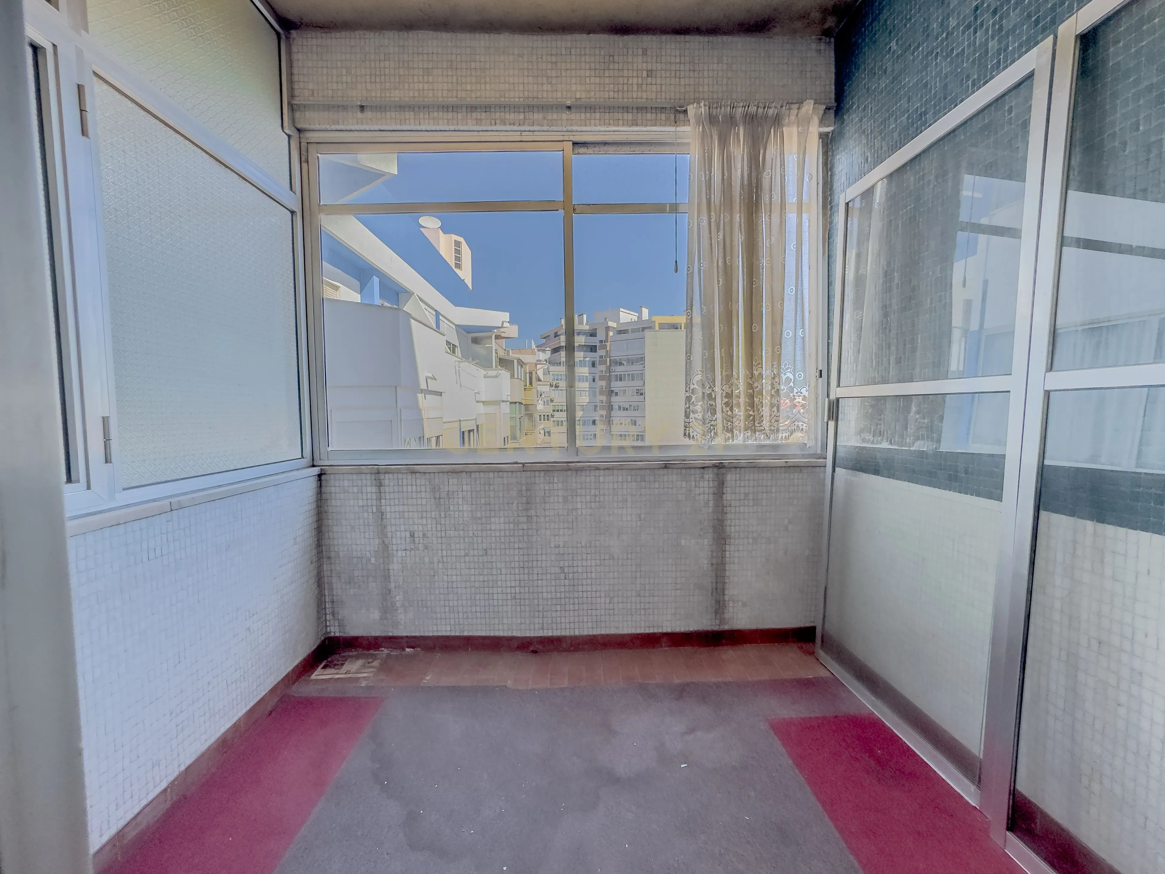 Fotografia 12 de Apartamento T2  com vista de Rio  Praça São João Batista  Almada