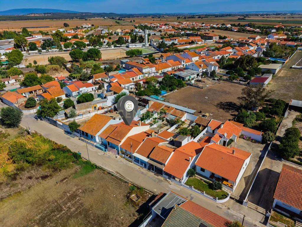 Moradia T3 com Quintal e Churrasqueira em Pombalinho, Santarém - Image 1