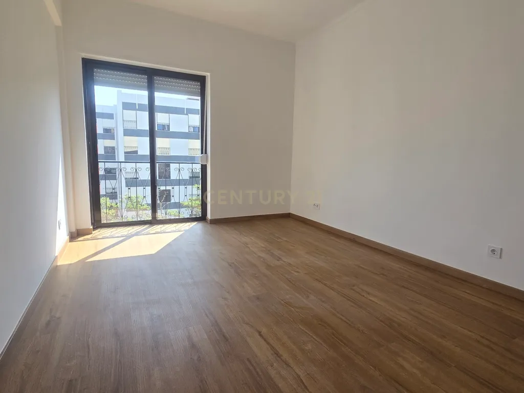 Apartamento T3 Totalmente Remodelado para Arrendamento | Bairro do Liceu | Setúbal - Image 19