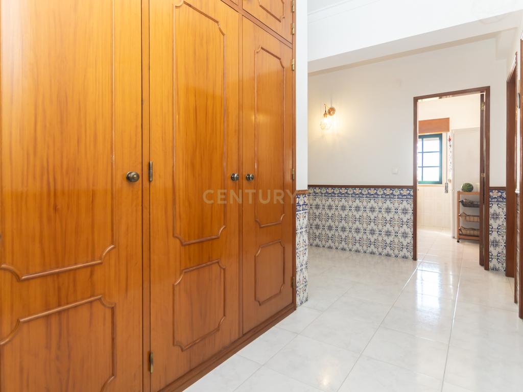 Apartamento T2 com Parqueamento, Elevador, Pronto a Habitar – Uma Oportunidade a Não Perder - Image 10