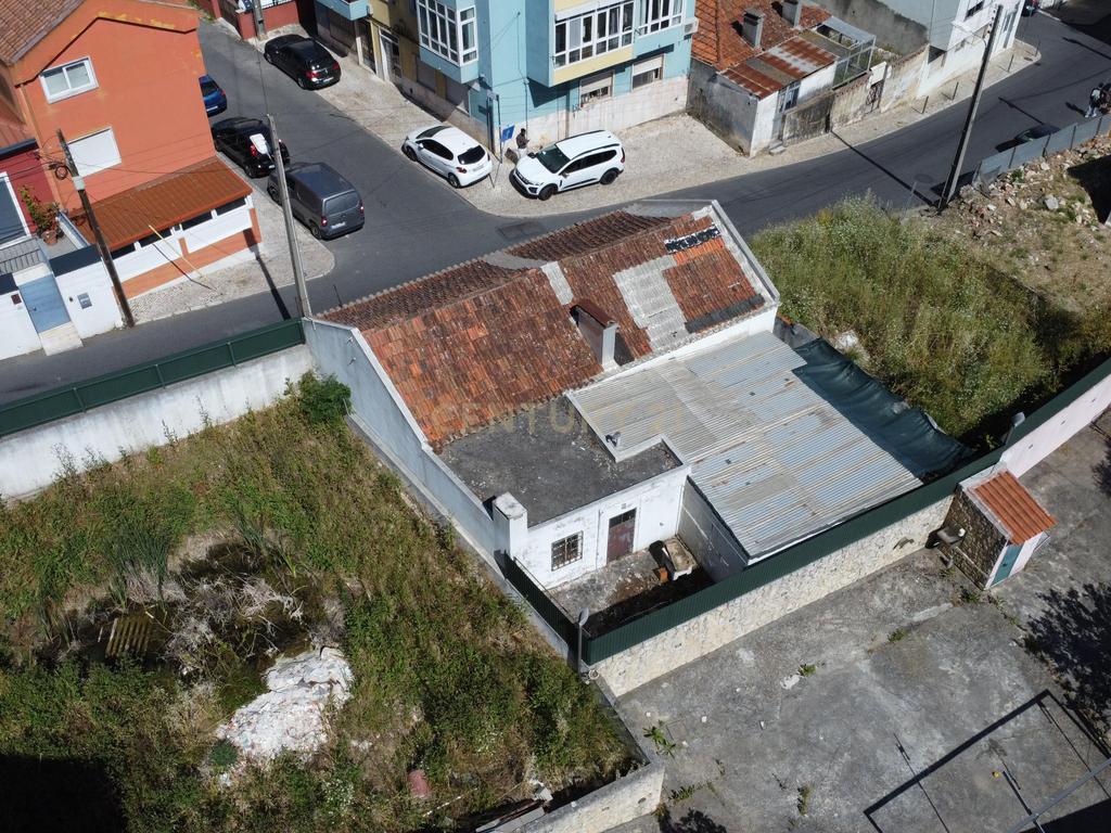 Moradia com 2 apartamentos em Odivelas - Image 10
