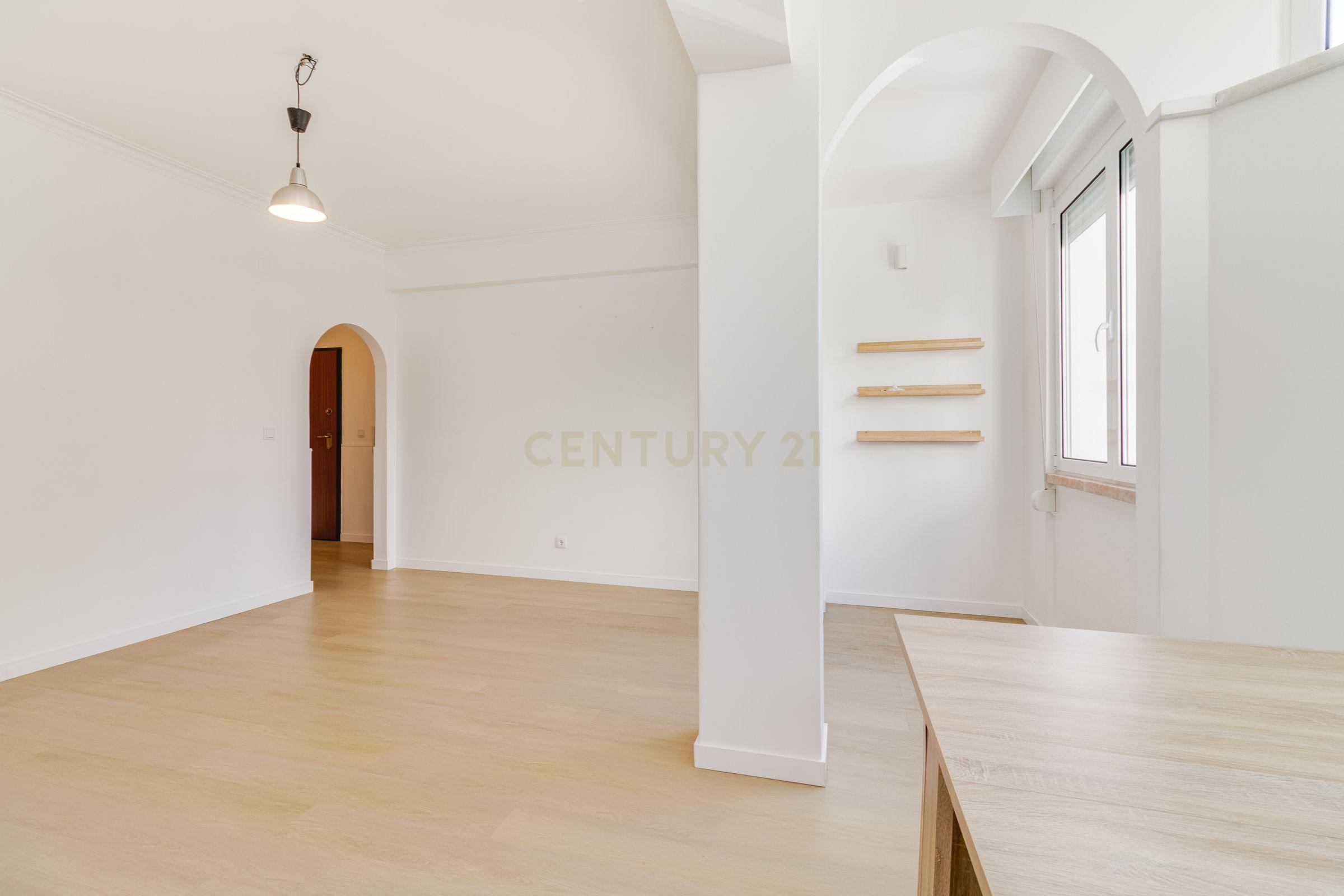 Fotografia 8 de Apartamento T3 Espaçoso e com Excelente Localização na Rinchoa — Rio de Mouro
