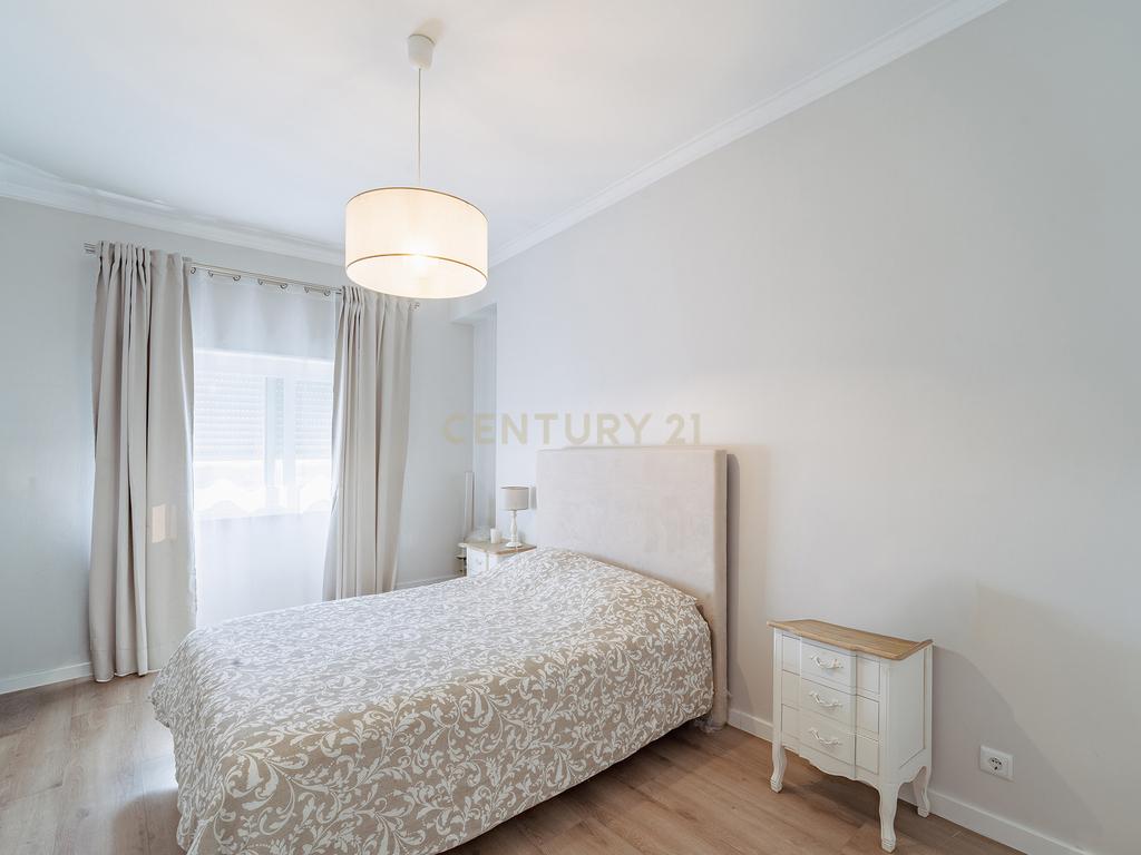 T2 Remodelado e Equipado para Arrendamento – Laranjeiro, Almada - Image 15