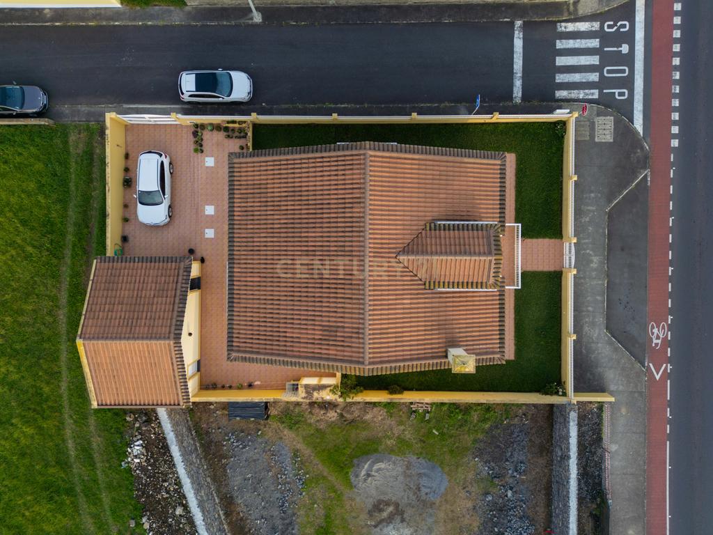 Moradia T4 na Ribeira Seca — Localização Privilegiada na Ribeira Grande - Image 5