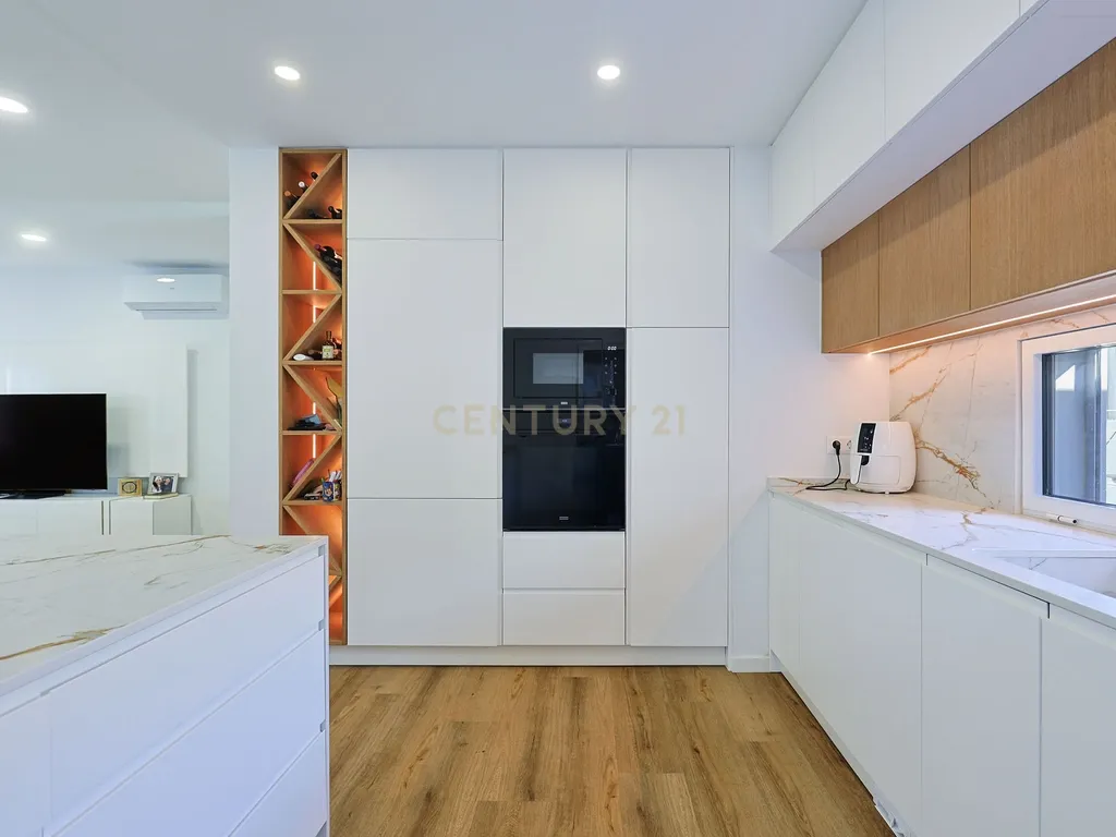 Moradia T3 Isolada com Piscina e Garagem em Fernão Ferro - Image 10