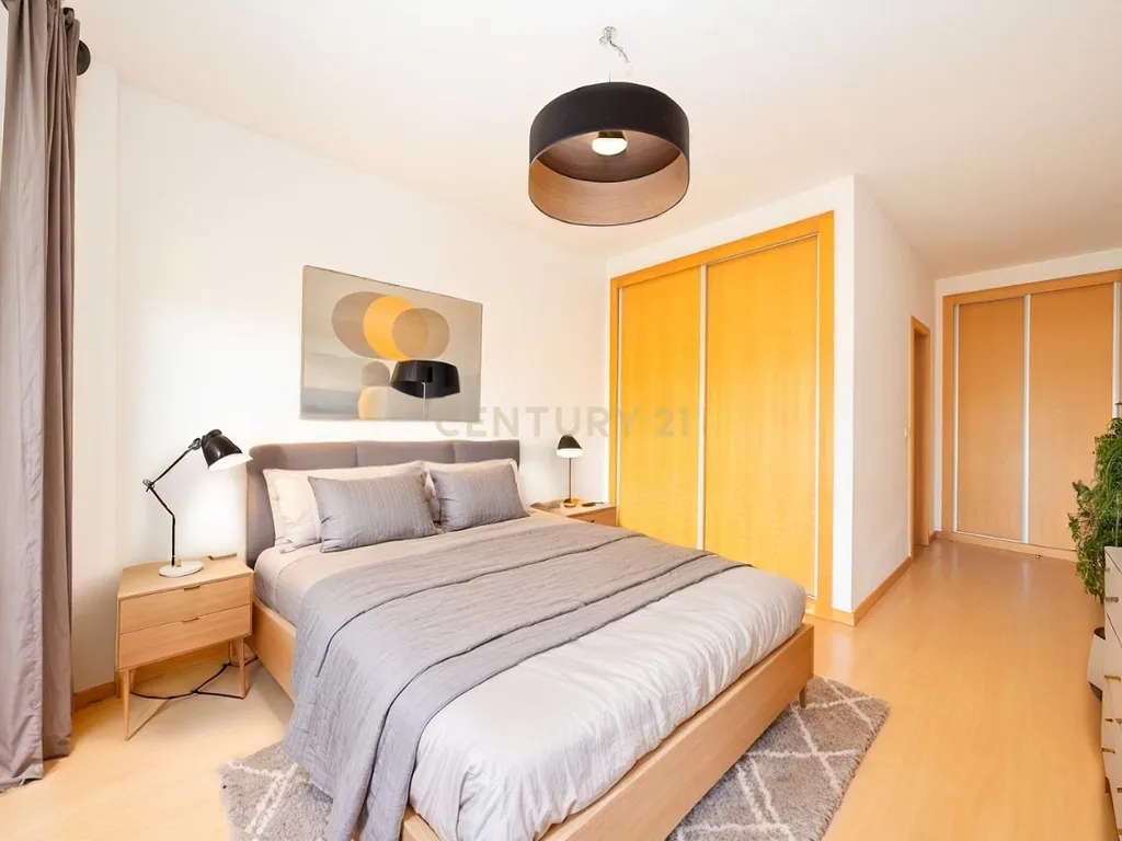 Apartamento T3 com Duas Varandas e Dois Lugares de Estacionamento, na Vila Serena, Pinhal Novo - Image 25
