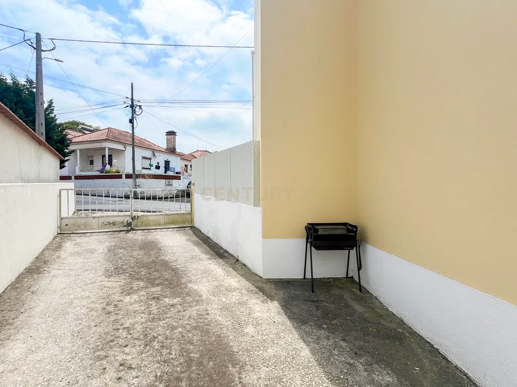 Moradia T2+1 Sobreiro, Mafra - Garagem Box - Image 47