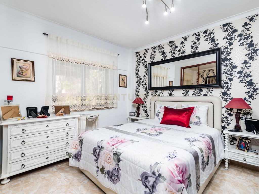 Fantástico apartamento T2 com garagem, e terraço, em Corroios, Almada. - Image 11