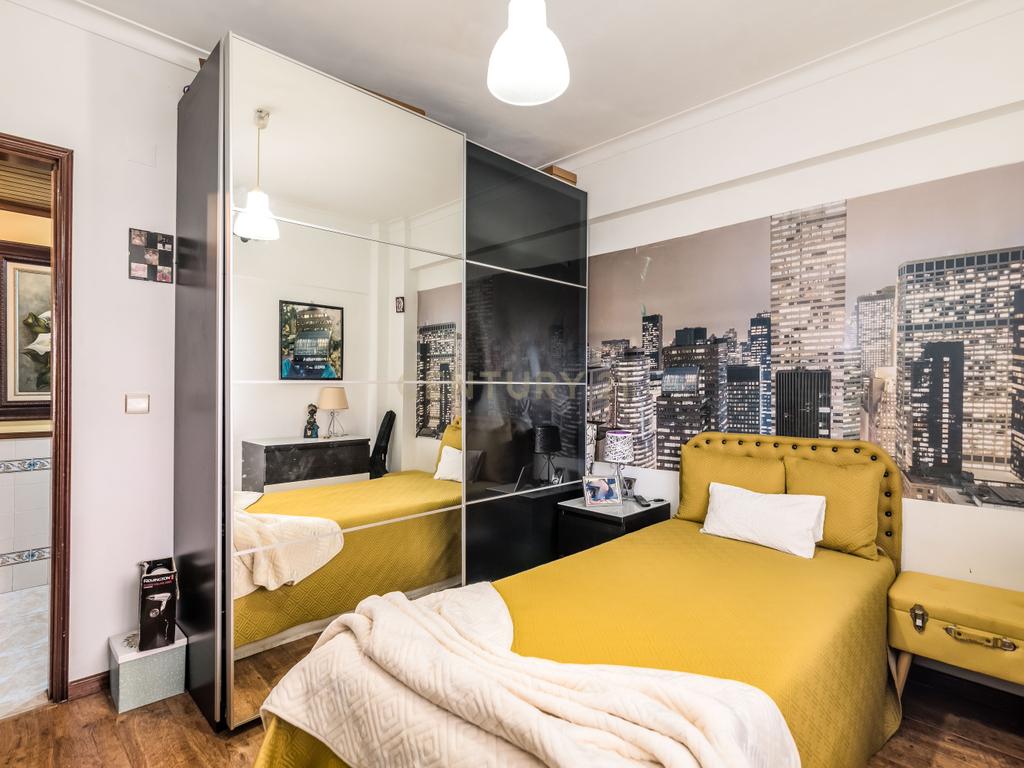 Fantástico apartamento T2 com garagem, e terraço, em Corroios, Almada. - Image 14