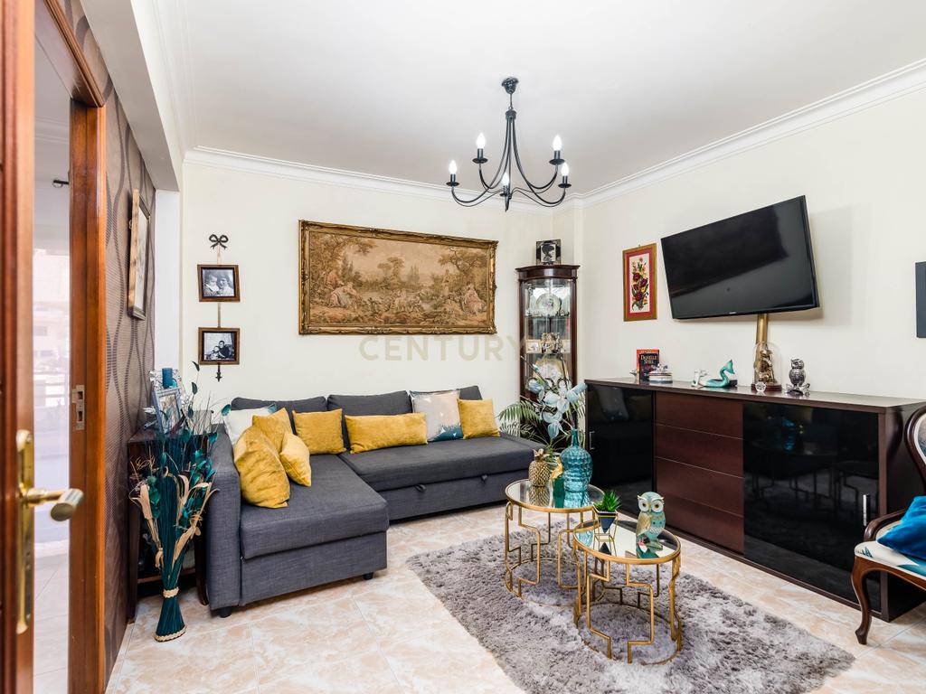 Fantástico apartamento T2 com garagem, e terraço, em Corroios, Almada. - Image 18