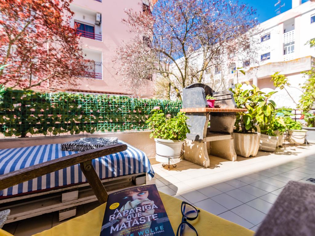 Fantástico apartamento T2 com garagem, e terraço, em Corroios, Almada. - Image 5