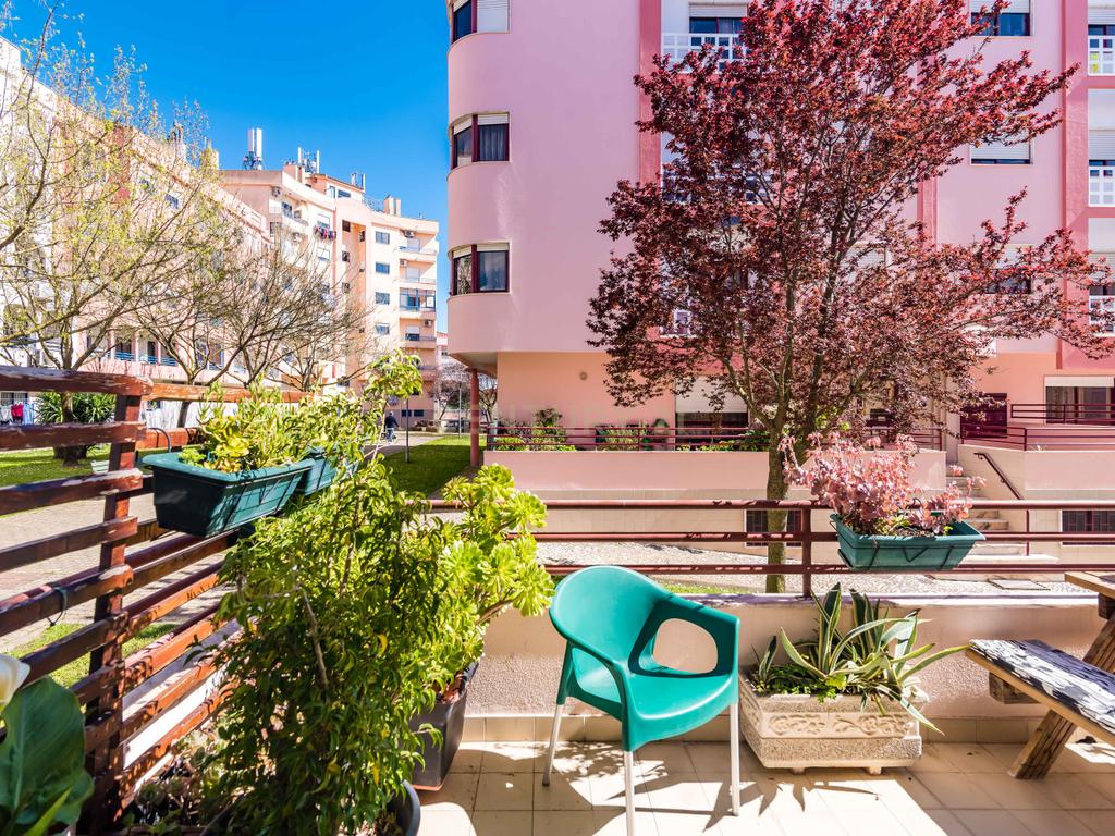 Fantástico apartamento T2 com garagem, e terraço, em Corroios, Almada. - Image 23