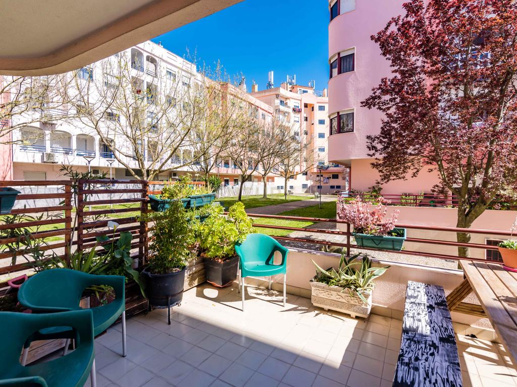 Fantástico apartamento T2 com garagem, e terraço, em Corroios, Almada. - Image 22