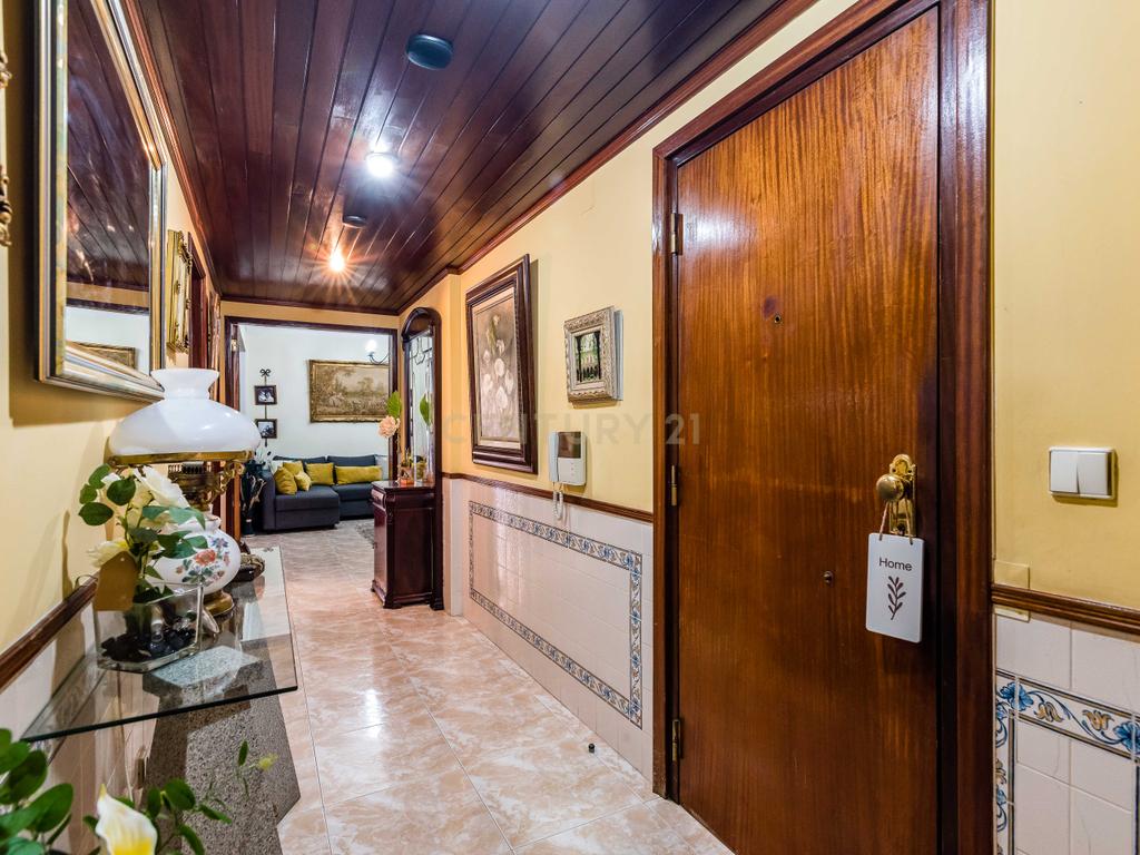 Fantástico apartamento T2 com garagem, e terraço, em Corroios, Almada. - Image 16