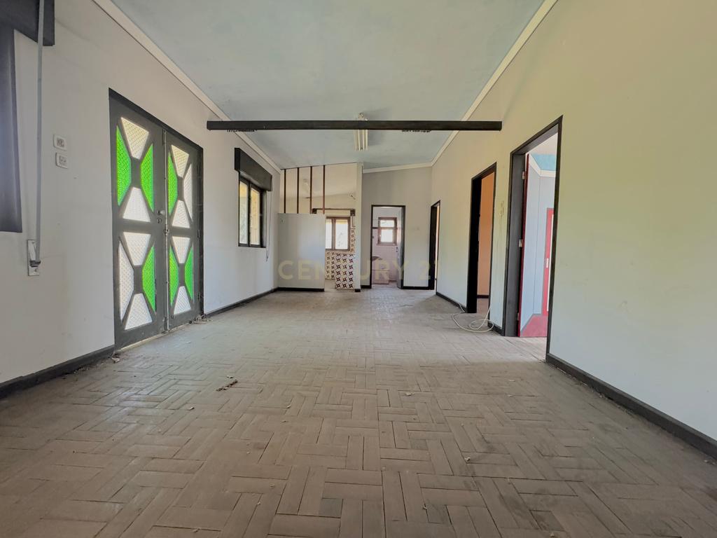 Moradia com 4 quartos, 3 armazéns e muito potencial em Freamunde, Paços de Ferreira - Image 4