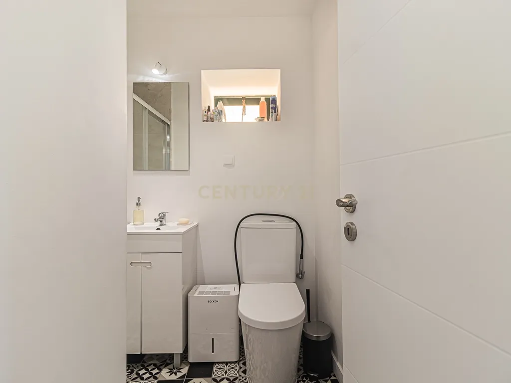 Moradia T2 Renovada em Fanhões – Conforto e Tranquilidade às Portas da Cidade - Image 25