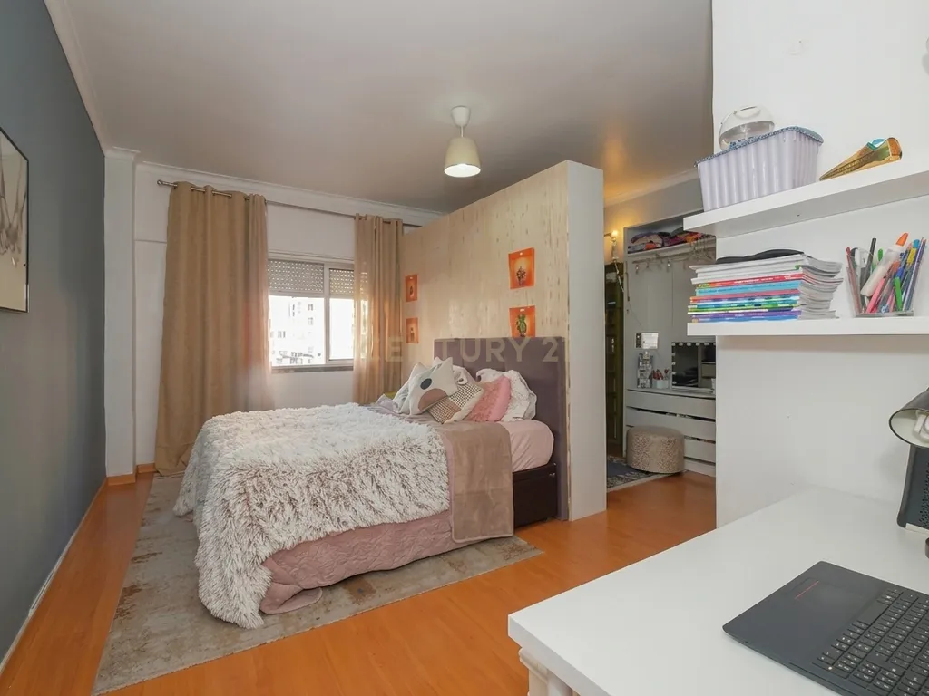 Apartamento T3 no Seixal com Varandas e Acessibilidade Fertagus - Image 4