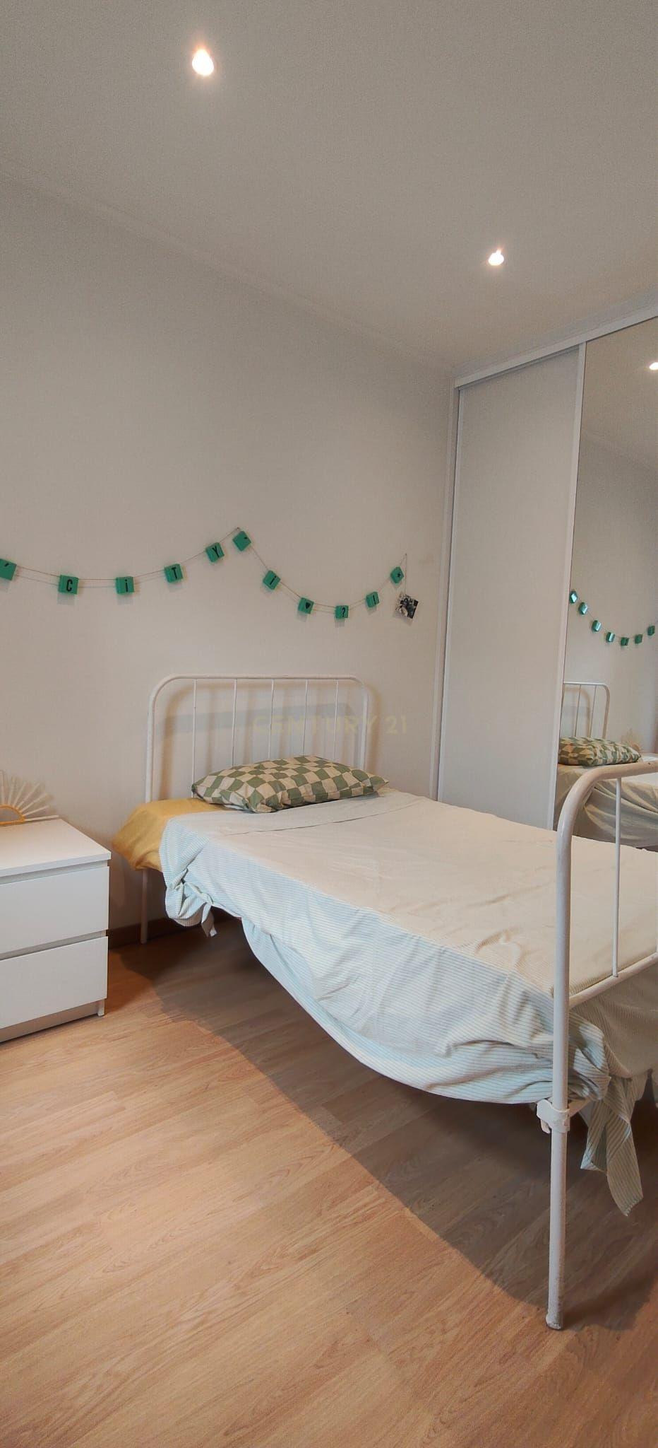 Fotografia 10 de Apartamento T2 com Vista Mar em Cruz Quebrada, Oeiras
