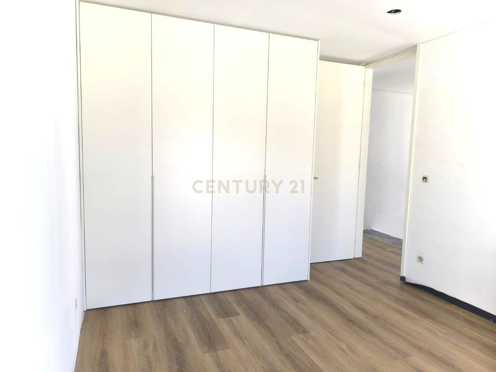 MORADIA CONTEMPORÂNEA T3+1 COM PISCINA NA CHARNECA DA CAPARICA – A 5 MINUTOS DA PRAIA! - Image 12