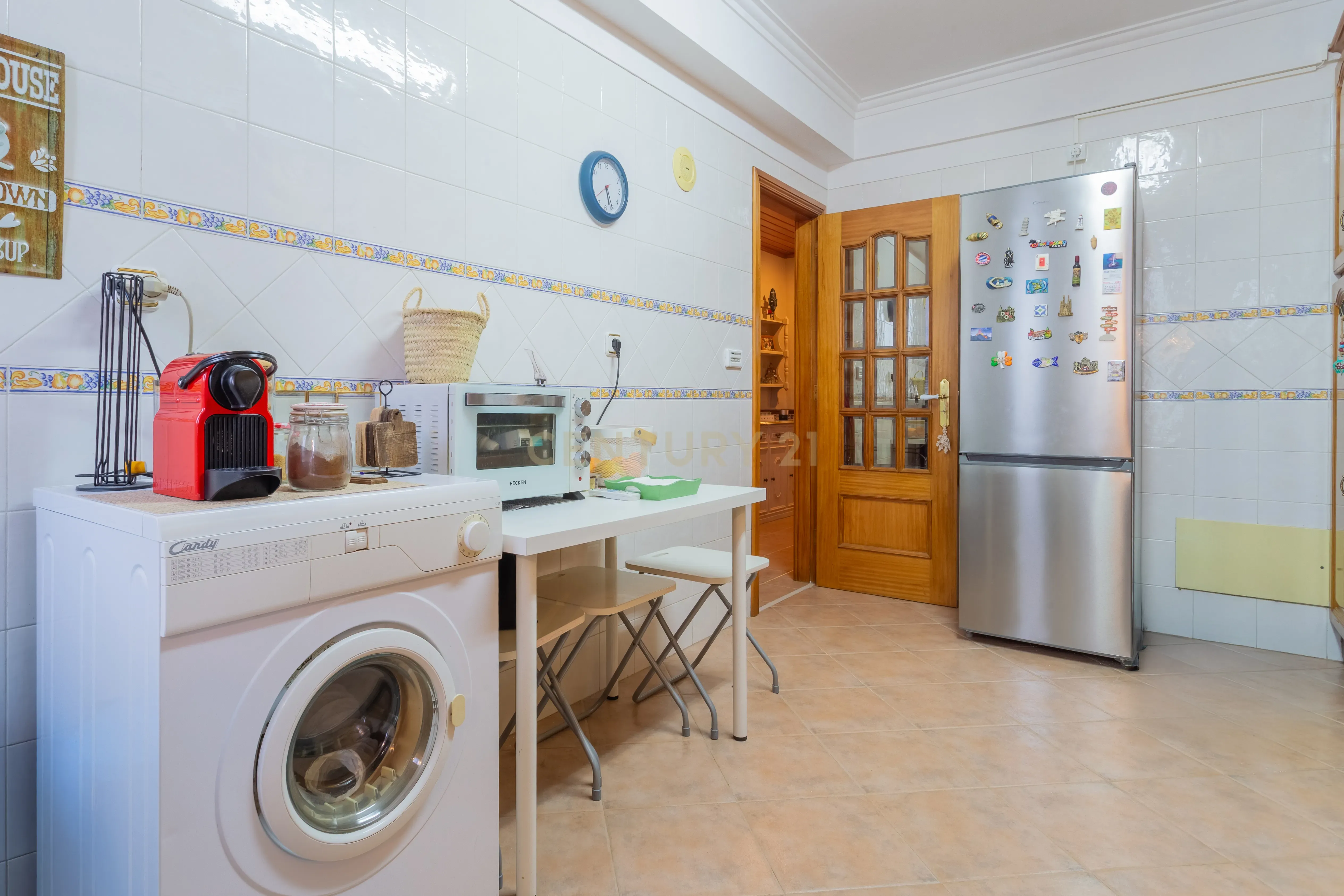 Apartamento T2 na Quinta do Anjo, Setúbal, com Estacionamento e Piscina Comum - Image 10