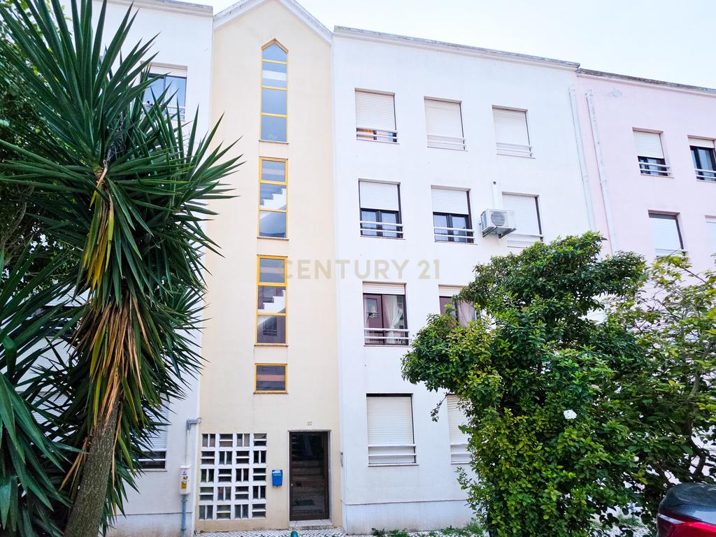 Apartamento T3 na Rua Afonso Castro, em Setúbal com Vista Panorâmica - Image 19