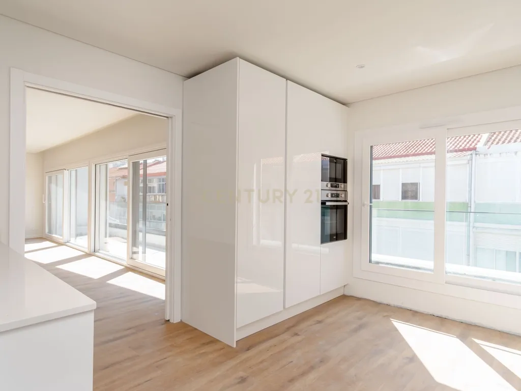 Exclusiva Penthouse T4 inserida num Empreendimento em Almada - Image 6