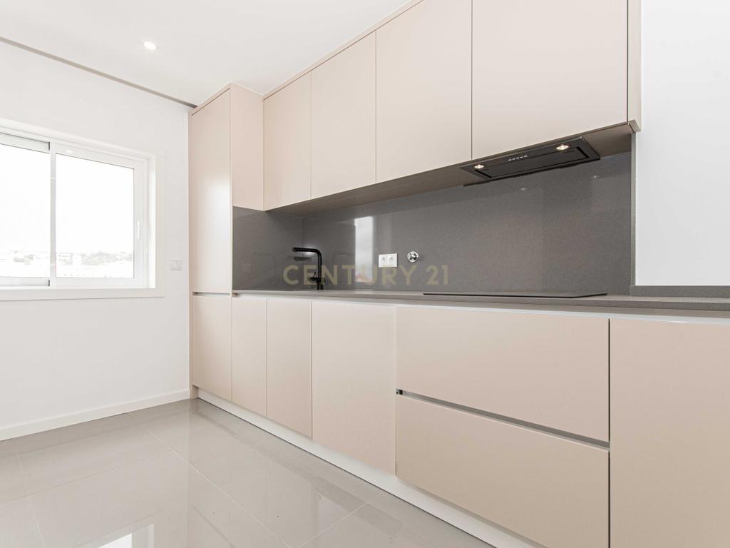 Apartamento Novo T2, com varandas, garagem e arrecadação em Mafra - Image 10