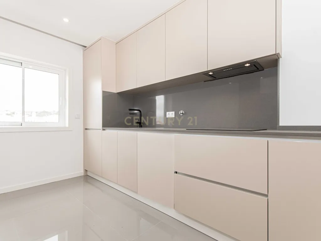 Apartamento Novo T2, com varandas, garagem e arrecadação em Mafra - Image 10