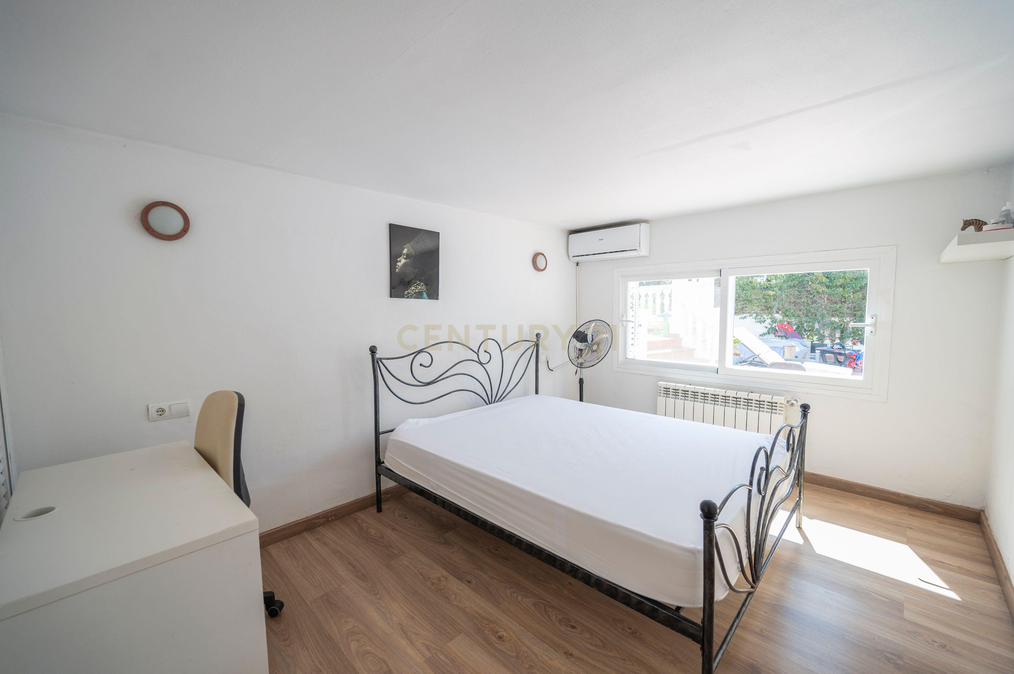 Moradia para reformar em Santa Eulália com piscina e vista panorâmica. Ótima oportunidade para investidores. - Image 14