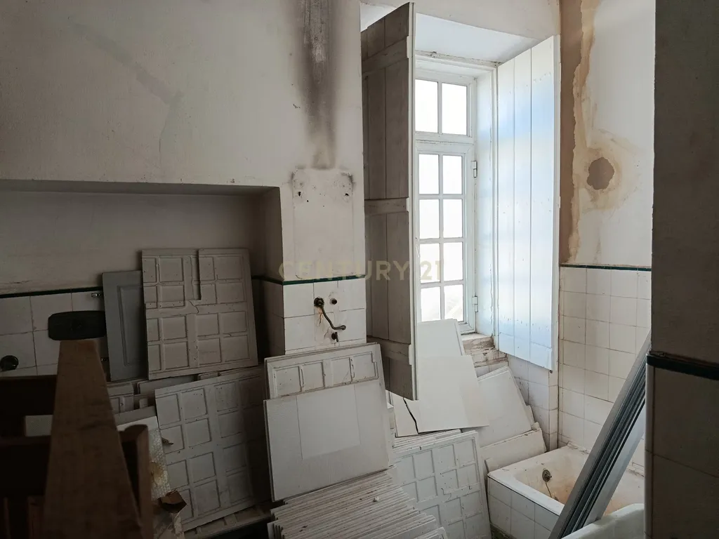 Edificio Habitacional 4 Pisos em Lagoa com Vista Panorâmica e Boa Localização - Image 13