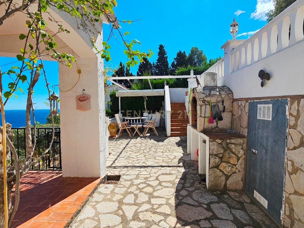 Cobertura com terraço, jardim e piscina privada com vista para o mar em Llançà - Image 14