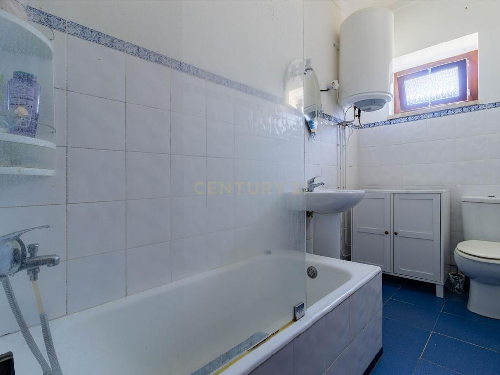 Apartamento T3 com Terraço e Vista Serra em Mira de Aire - Image 8