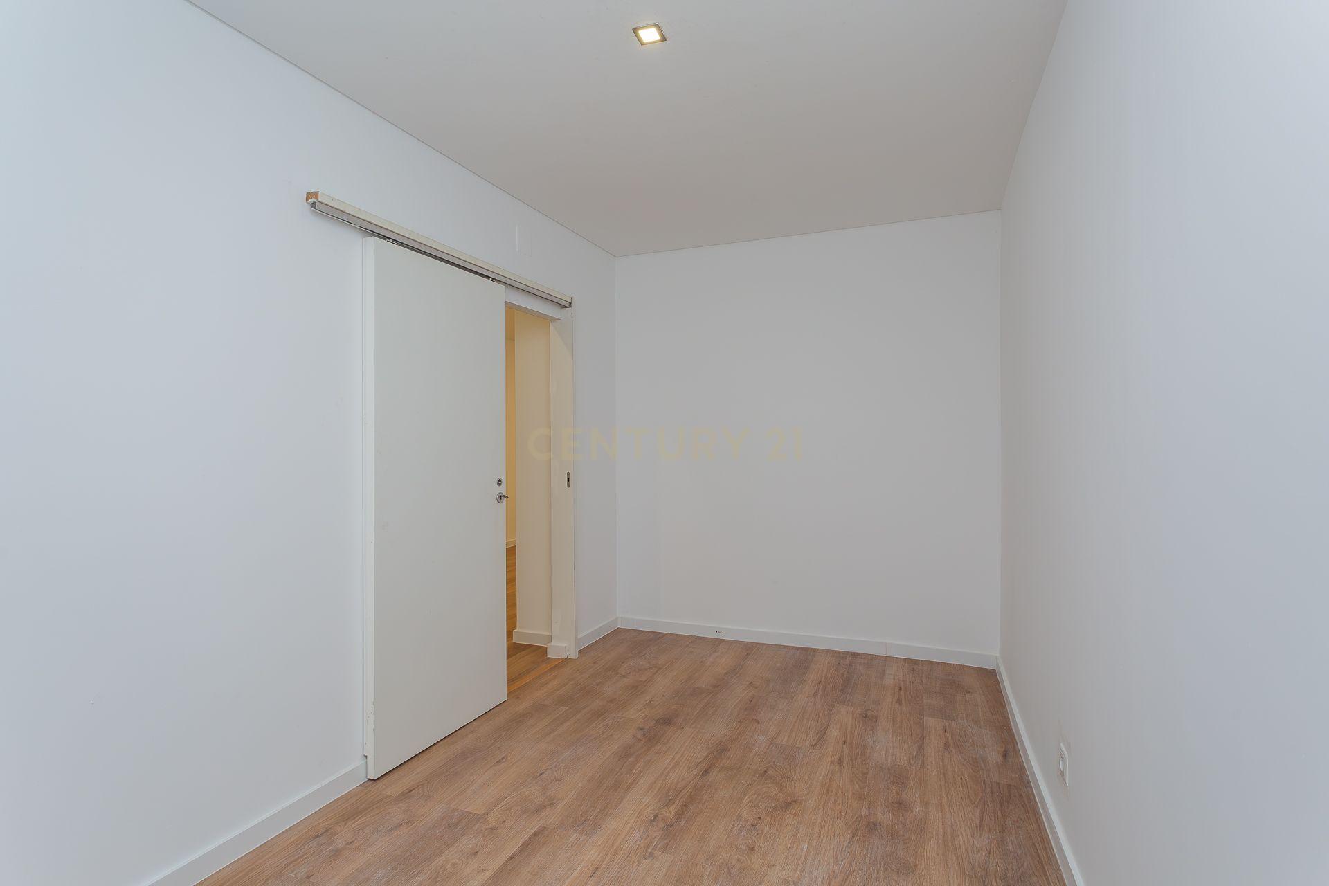 🏡 Apartamento T1+1 na Bica – Viva no coração histórico de Lisboa - Image 14