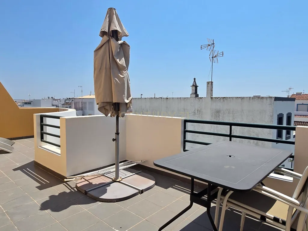 Apartamento T1 com Piscina, Terraço e Garagem | Arrendamento Anual | Santa Luzia, Tavira - Image 2